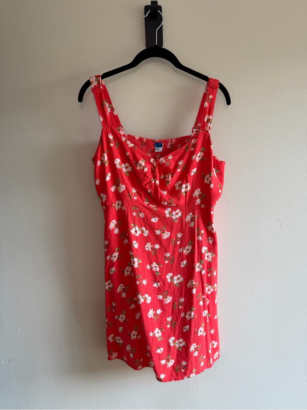 Old Navy Red Floral Sundress NWT with pockets and adjustable straps